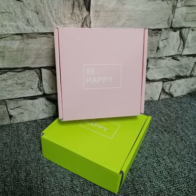 CCNB 폴드형 패키징 박스 4C는 맞춘 물결모양 우편물발송자 박스를 출력하는 것 오프셋시켰습니다