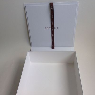 폴드형 엄격한 판지 1.5 밀리미터 900GSM 크리스마스 선물 상자 전체 화이트