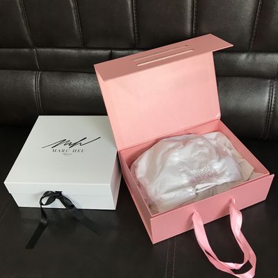 리본과 생일 자기를 띤 접힌 CMYK PMS 접을 수 있는 선물 상자