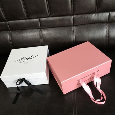 리본과 생일 자기를 띤 접힌 CMYK PMS 접을 수 있는 선물 상자